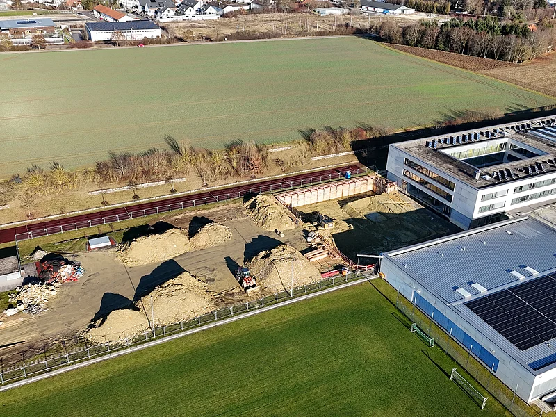 Schulgelände 01.12.2025